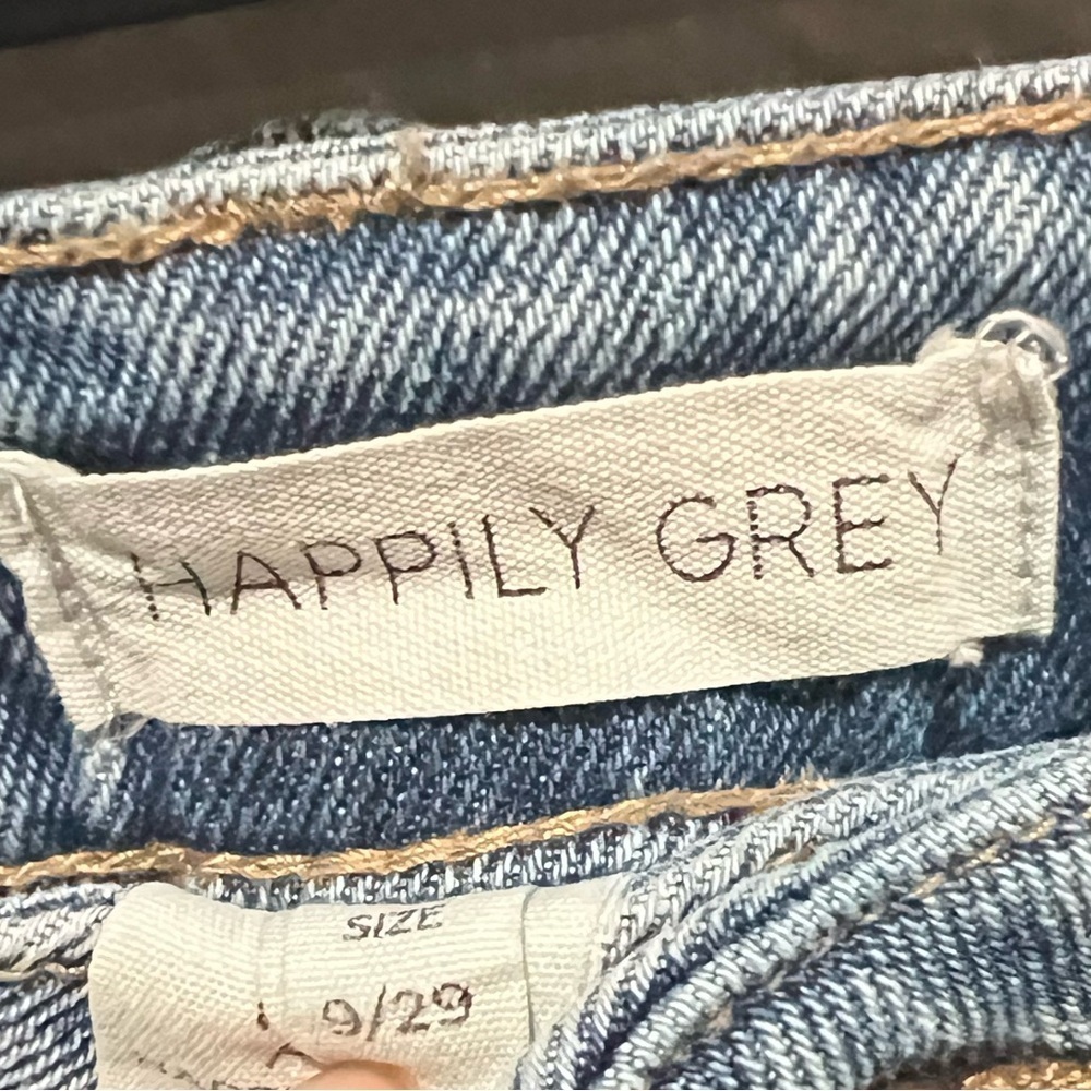 Happily Grey Cotton Blend Casual Blue Distressed Jean Shorts Size 9/29 Like New - Picture 3 of 4